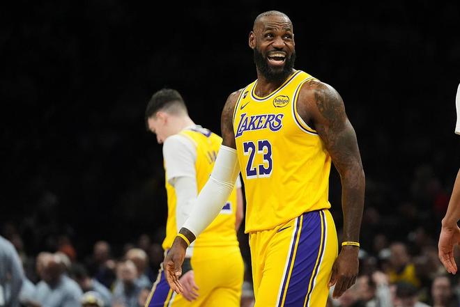 高效，詹姆斯登场30分钟16中10拿下25分3板7助，正负值+24