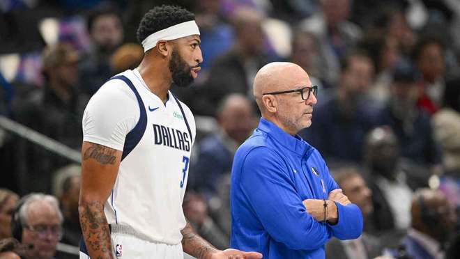 基德没透露关于戴维斯在独行侠负于勇士的比赛中，受伤的最新情况