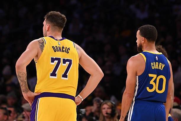 前NBA教练：东契奇打不了无球，但库里总在积极无球跑动和空切