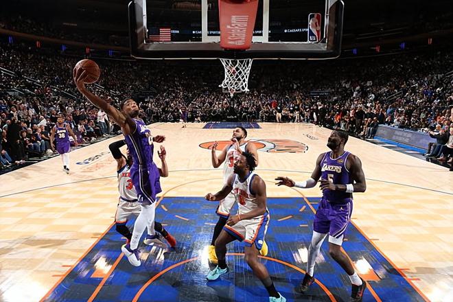 为数不多可靠的得分手！湖人接下来还是赶紧让他回归先发阵容吧？