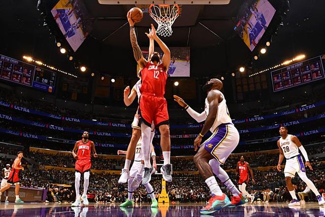 虽然火箭完爆了湖人，但替补中锋的表现依然有些令人担心？