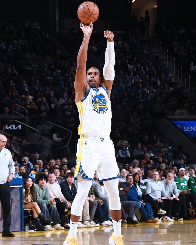 库里23+4创3神迹，勇士力擒独行侠！弗拉格27+6创纪录，克莱8中3