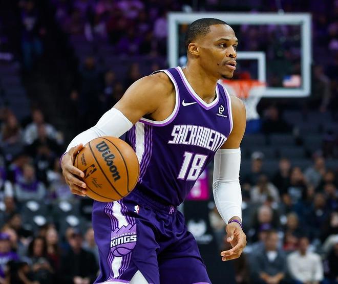 威少21+5+9,弗拉格半场2分克莱4记三分,国王送独行侠两连败