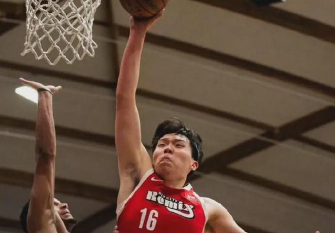 突然3换1？首秀30+5+2！终于炸了，湖人赶紧动手！