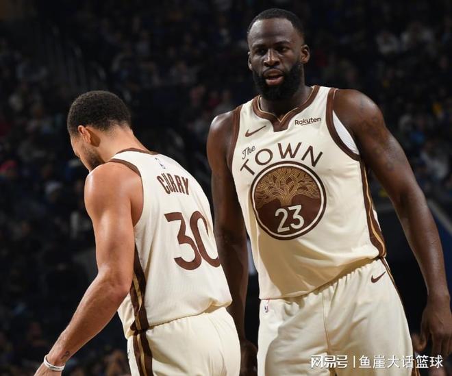 科尔没放弃格林，勇士解决两大难题！库里回避一事，一人辜负信任
