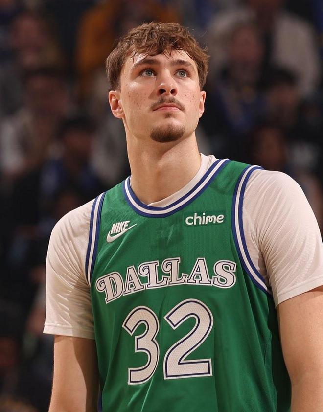 圣诞大战首秀出彩，弗拉格21中13砍全场最高27分，正负值-7