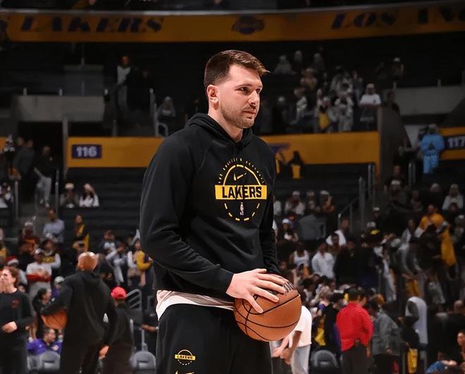 湖人惨败火箭！范德彪遮羞布，八村垒+詹东全崩，艾顿无积极性！