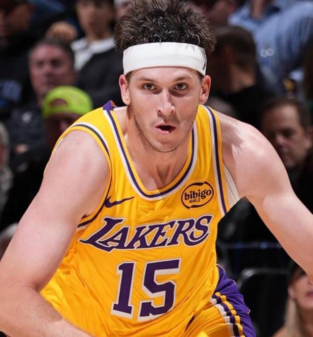 雪上加霜，里夫斯因左小腿酸痛退赛，湖人三节74-92落后火箭