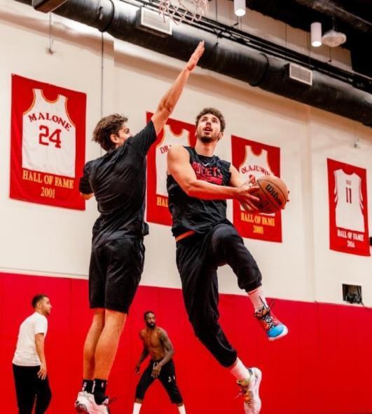 追25+5+8巨星？名宿为火箭队支招：重组杜登组合，盘活进攻资源