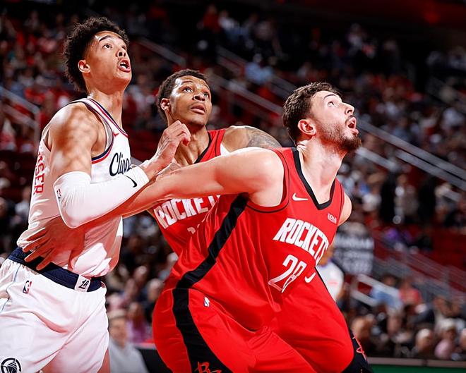 成熟度确实是低了点！快船还会继续让内线新秀留在轮换阵容中吗？