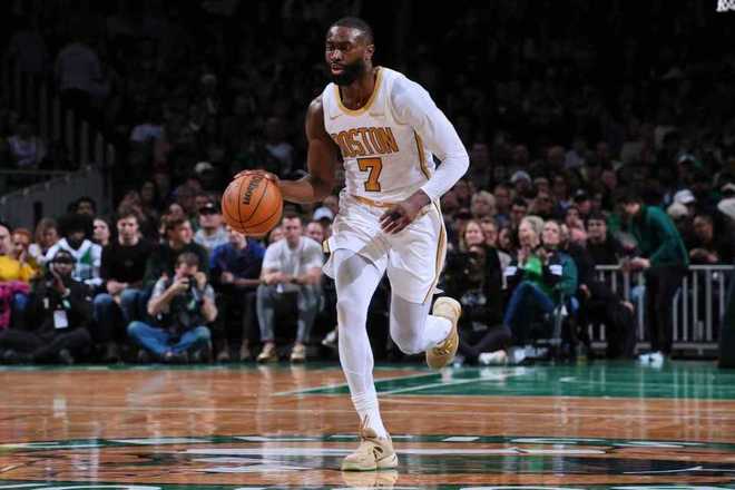 绿军21记三分大胜热火:怀特33+9三分平生涯纪录 布朗30+9+7