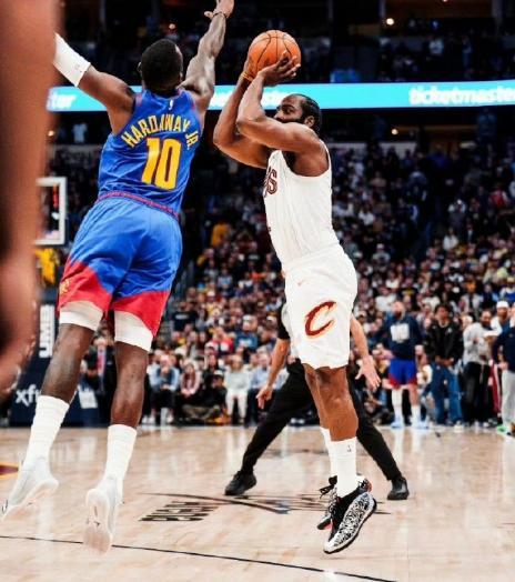 哈登连续两场比赛命中关键三分，他成骑士夺冠完美拼图！