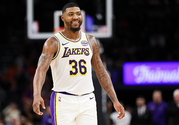 斯马特：希望裁判吹罚尺度统一；我作为湖人队长都没法和他们沟通