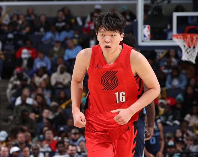 杨瀚森第17场DNP不背锅！开拓者遭快船三巨头93分打爆 吞3连败