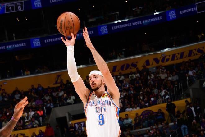 17分+3记三分！8100万湖人弃子闪耀扎心詹皇：雷霆冠军拼图真猛