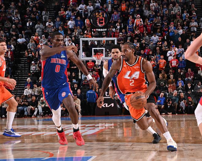 战神卡！伦纳德三节不到已砍51分，创生涯得分新高