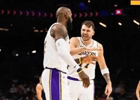 场均24+8+6！登顶历史第一，所有人都说你老了，你又创造NBA奇迹