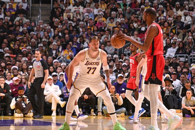 火箭重返圣诞大战,时隔2192天!六人得分上双,阿门首秀惊艳!