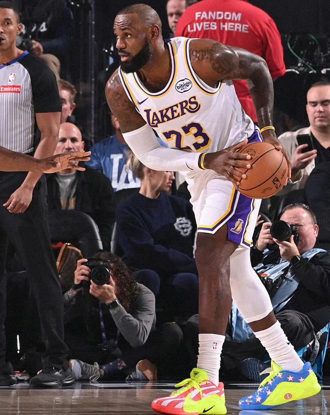 詹姆斯空砍36+4！湖人88-103快船：数据揭示致命输球点！