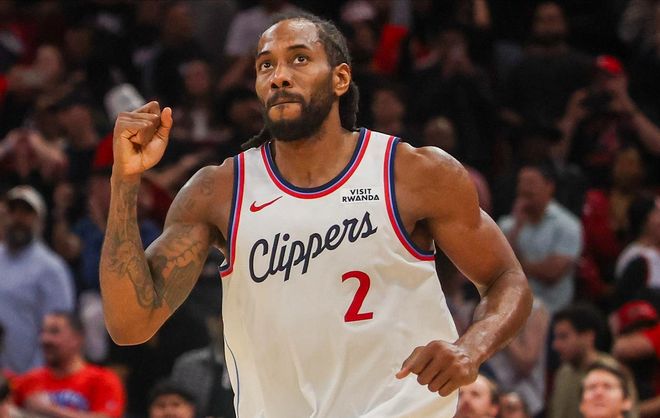 末节19分+中投绝杀，莱昂纳德带伤复仇火箭，赛后一举动引热议