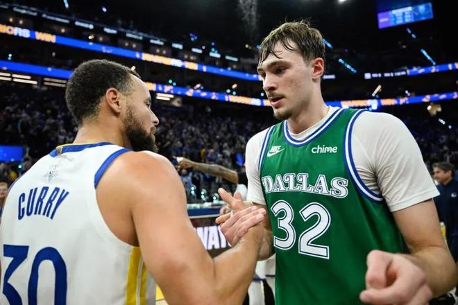 库里：弗拉格的表现和球商远高于年龄，他的未来一片光明