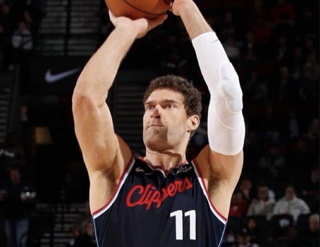 37岁单场9记三分，洛佩兹成詹姆斯、库里后NBA历史第三人