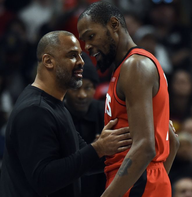 火箭球队文化崩塌！杜兰特场上沮丧摊手，再拆一队只能投奔库里？