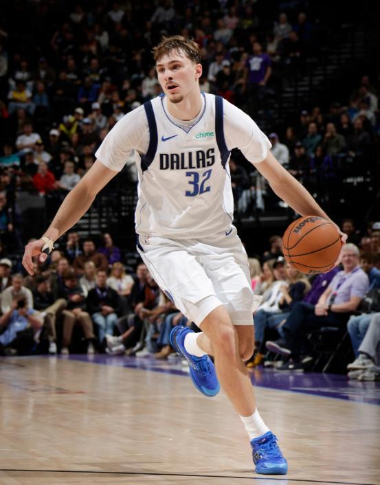 埃奇库姆对飙弗拉格，马克西38+4末节完爆浓眉，76人4连斩独行侠