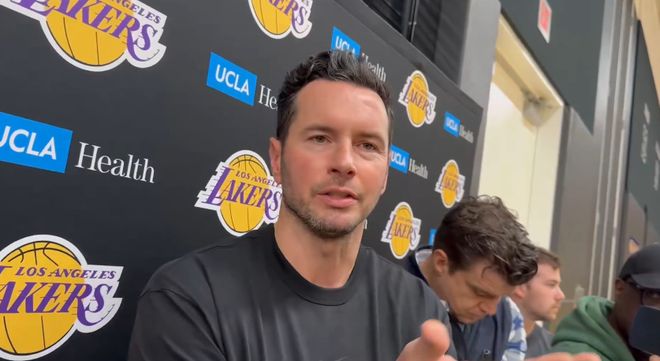 湖人再次开会!雷迪克决定变阵:詹姆斯回归后我们进攻端缺乏章法