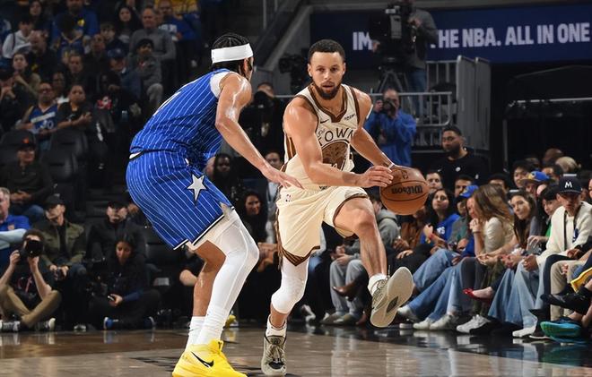 23分大败！科尔、格林内讧，裁判抢戏，库里轰26+6，勇士2连胜