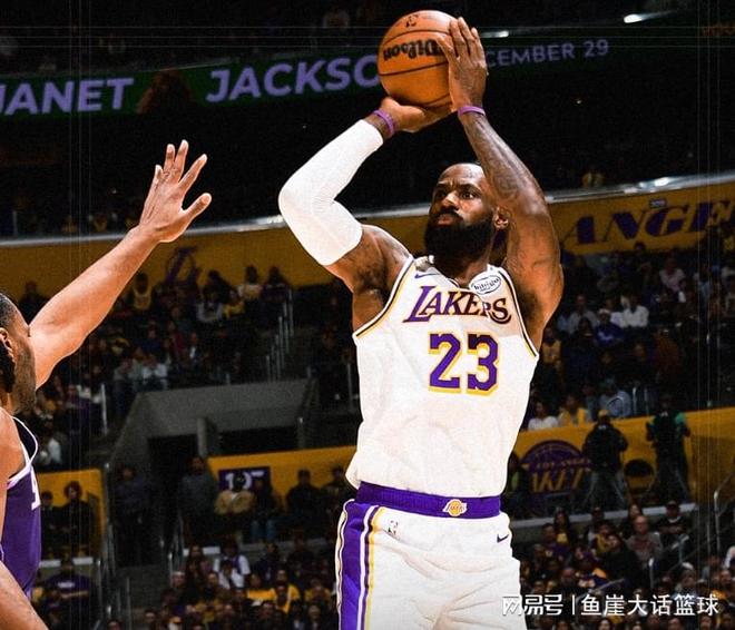 湖人24分大胜！东契奇34+7全队第二，威少13分6失误，老詹大爆发