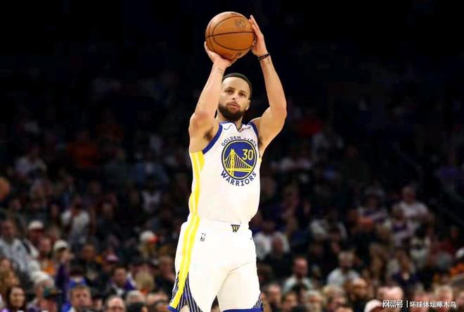 勇士球星库里28分10篮板6助攻1抢断的数据 正负值+13