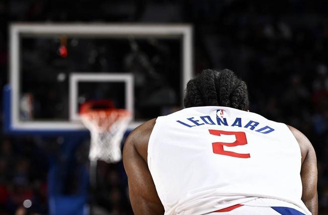 6年时间,他从第一小前锋沦为负资产,场均26+5+3已不被球队信任