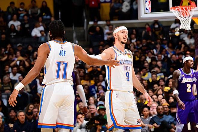 不只是防守大闸！雷霆后场大将在进攻端同样击溃了湖人的防线？