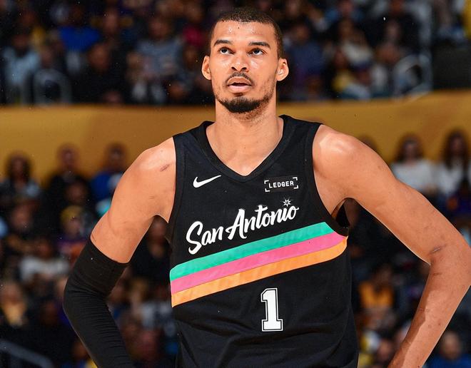 26分钟轰40分12板！就在今天，1项前无古人的NBA纪录被文班达成了