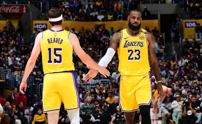 湖人1日内5喜临门，詹姆斯再创2大神级纪录