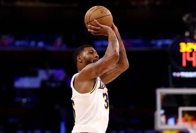 后场大闸进攻端存在感不足，但这对于湖人其实反而是一件好事情？