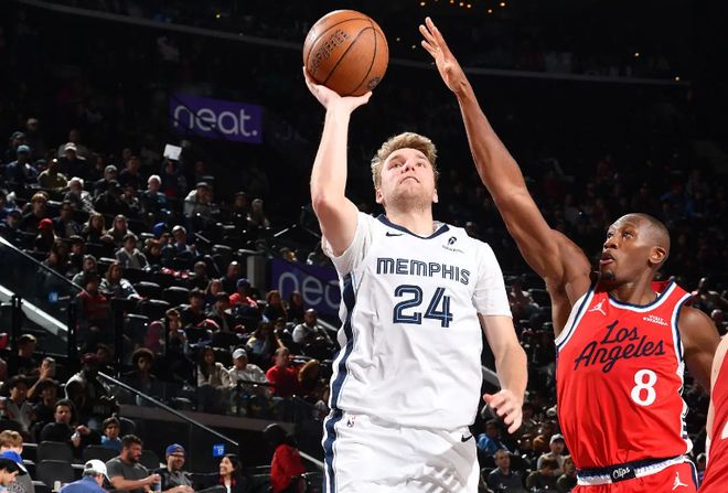 关键时刻连续命中远投，灰熊后场新星是球队战胜快船的关键人物？...