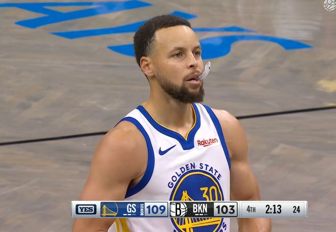 28分钟27分！篮网主场为库里狂喊MVP，他却模仿老大哥詹姆斯庆祝