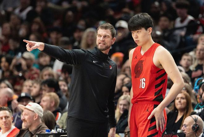 斯普利特：杨瀚森在防守端犯了几个错误，克林根保护篮板更好