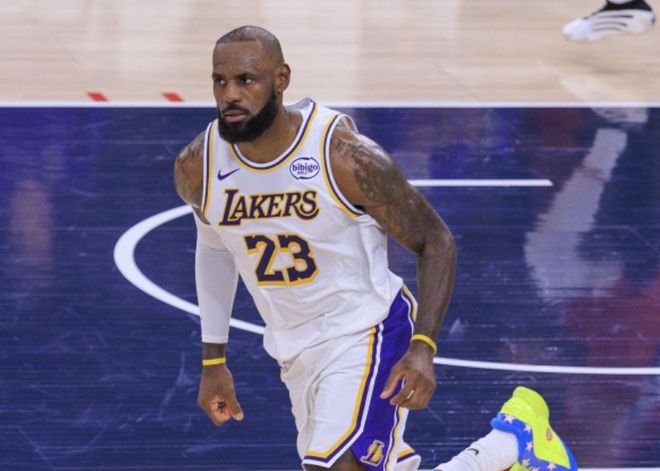 湖人88-103快船 球员评价：詹姆斯满分，拉拉维亚及格，8人低迷