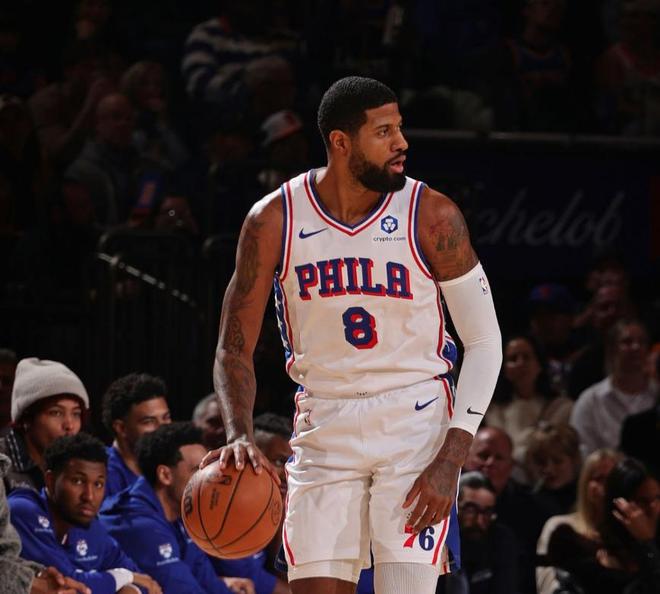 马克西30+9力压布伦森，保罗乔治10中2探花全能，76人掀翻尼克斯...