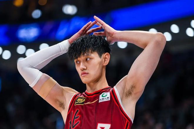 世预赛拉胯+媒体集体沉默！曾凡博失主动权，不回北京恐无球可打