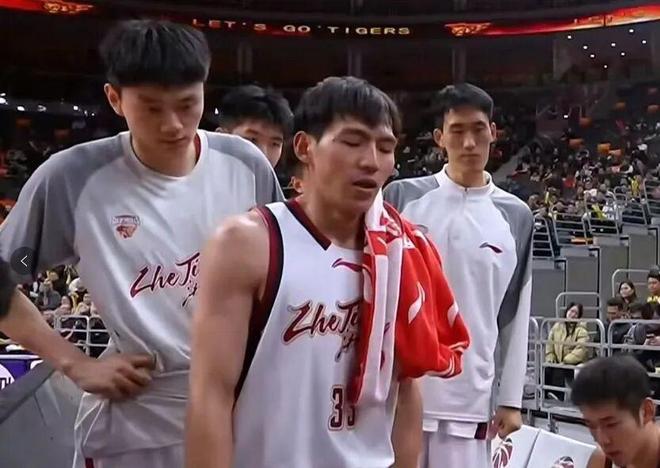 浙江3分绝杀广东！赛后数据一目了然，不是约克，最大功臣是他