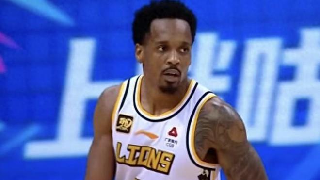 洛夫顿18分上海战胜广厦，上海建队30年王博指导懂得风情