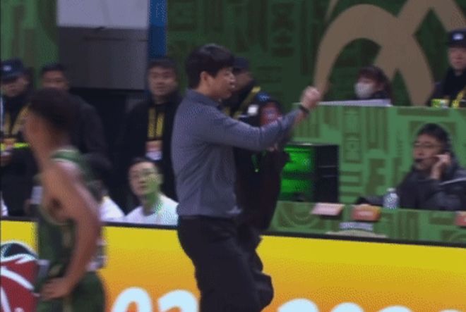 CBA官宣罚单：邱彪失当行为停赛2场罚款6万 翻译薛飞罚款2万