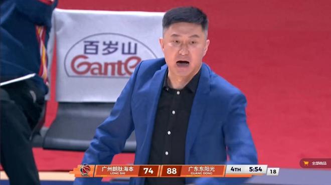 广东输球揪出拖油瓶！拿858万得可怜6分，被对手打爆，赶快换了他