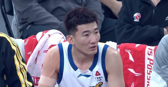 掀翻卫冕冠军，上海男篮7连胜进攻提速 李弘权18+8 卢伟完胜王博