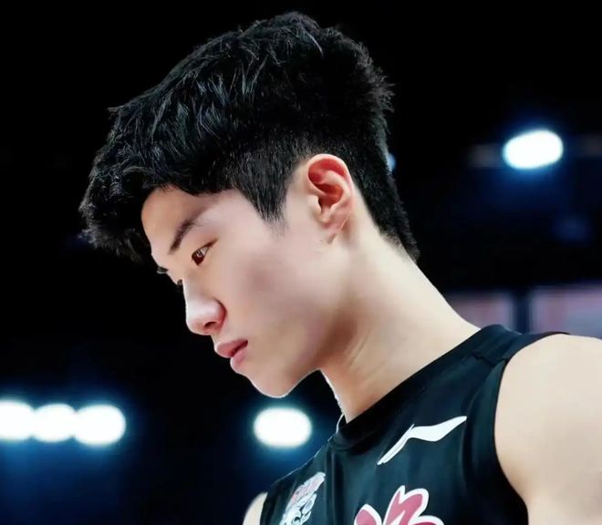 上海挖掘最佳阵容！偰李永炜顶替袁堂文获奇效，攻守兼备效果明显