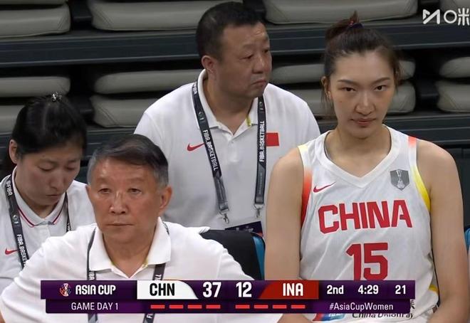 中国女篮51分大胜，张子宇国家队首秀13+4，韩旭12+5罗欣棫13+6！